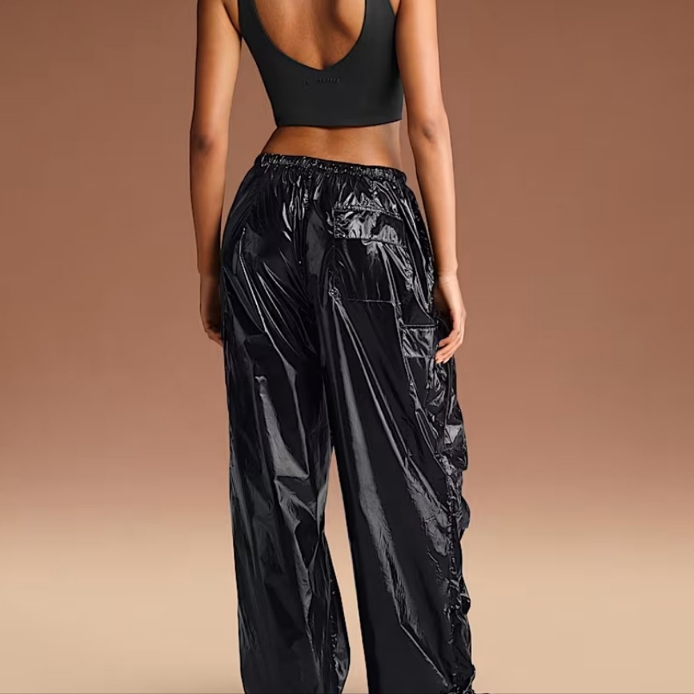 NIKE Skims Black Shiny Nylon Women's Cargo Pants L - Picture 2 of 4